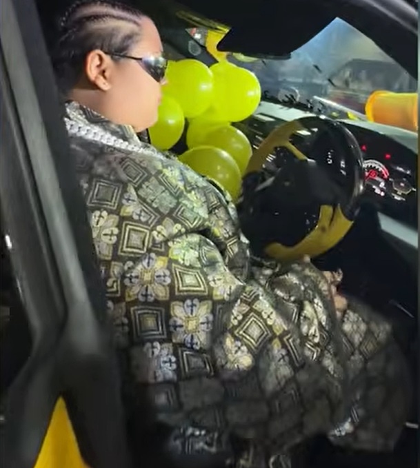 Image from: Kasihnya Ibu: Cik B Terima Hadiah Hari Lahir Lamborghini Urus Daripada DSV