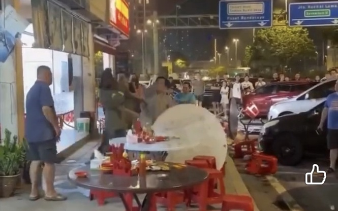 Polis Buru Warga Asing Mabuk, Mengamuk Di Restoran