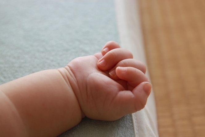Suami Isteri Terkejut Terima Bayi ‘Salah’ Dari Hospital