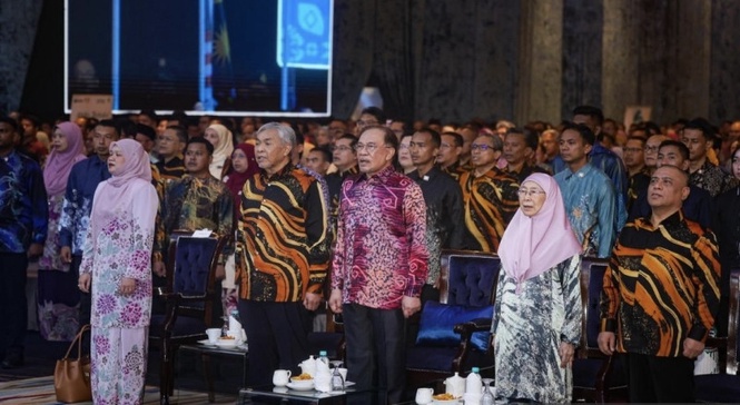 Guru Perlu Berjiwa Besar Depani Cabaran, Positif Terima Kritikan - PM