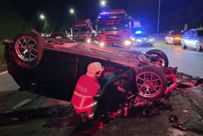 3 Maut, 1 Parah Kereta Rempuh Lori Simen Di Karak