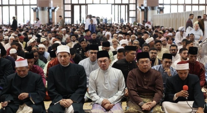 PM Tunai Solat Sunat Aidiladha Bersama Lebih 10,000 Jemaah Di Masjid Putra