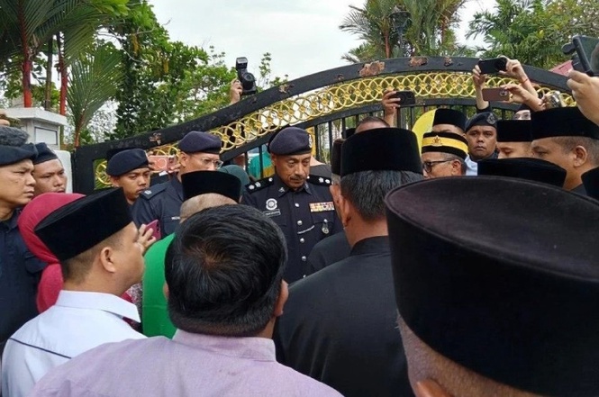 Pemimpin Adat Dilarang Masuk Ke Majlis DKU, Kediaman Rasmi Tunku Besar Tampin Dilanda Kekecohan