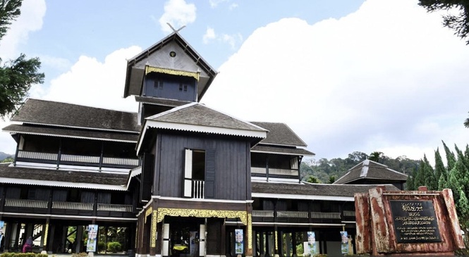 Istiadat Pemasyhuran Yang Dipertuan Besar Negeri Sembilan Ke-12 Tidak Sah - Pengelola Bijaya Diraja