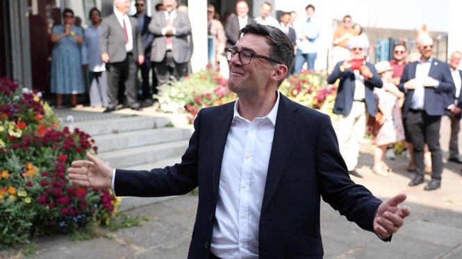 Andy Burnham Angkat Sumpah PM Baharu UK, Janji Rombak Ekonomi Dan Tangani Kos Sara Hidup
