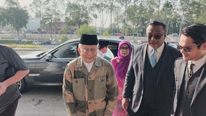 Krisis Istana Negeri Sembilan: Rais Yatim Didakwa Menghasut