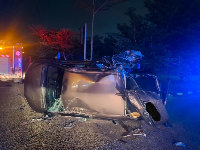 2 Wartawan Cedera, Kereta Dirempuh Lori