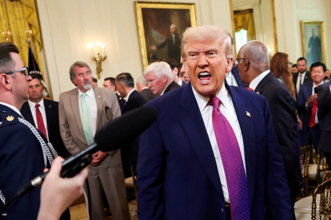 民调:特朗普支持率下降 美国朝错误方向发展