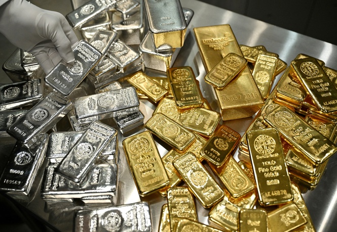 美国就业数据强劲 黄金与贵金属价格均下跌