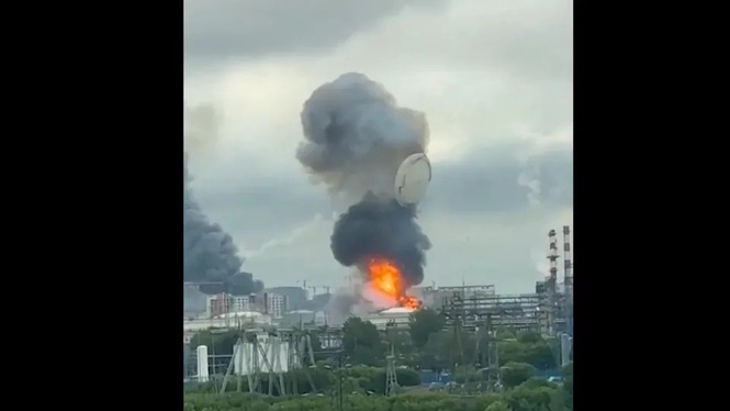 无人机袭俄炼油厂爆炸 被揭俄军自家导弹所致