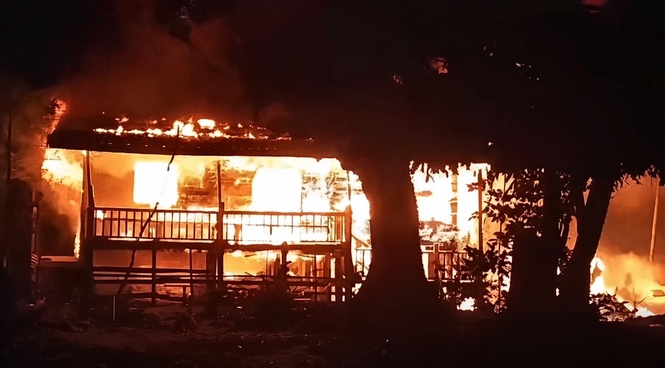山打根火灾毁28高脚屋 无人伤亡