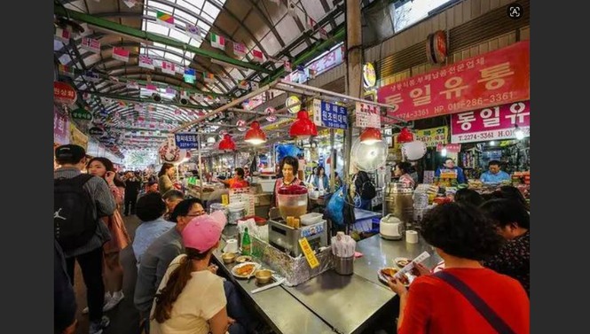 韩国广藏市场摊贩回收剩菜卖客人 称“AI说可以”