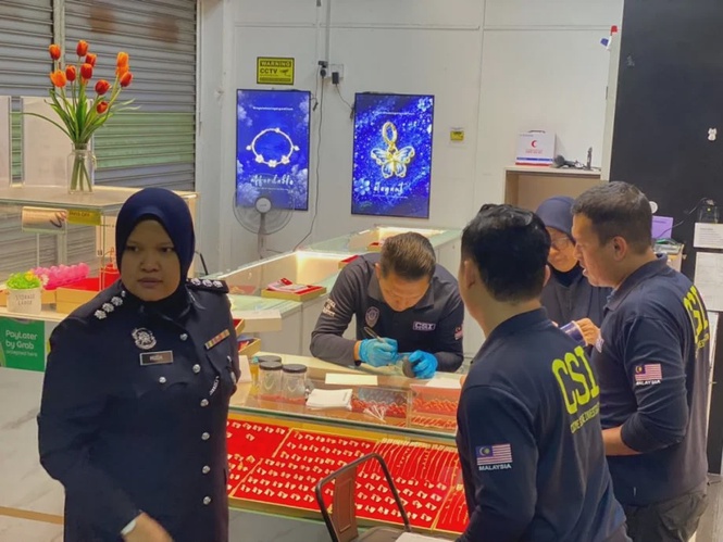双溪大年金店遇劫 4蒙面匪持械掠走百万金饰