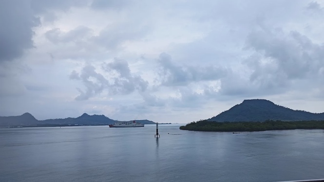 印尼火山持续喷发 巽他海峡暂无海啸威胁