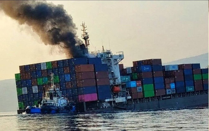 霍峡2天2狮城货船遇袭 1艘起火沉没43船员全获救
