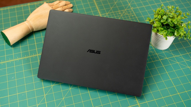 ASUS ExpertBook Ultra dilancar di Malaysia, laptop ringan 0.99kg, skrin Tandem OLED 3K & Intel Core Ultra X7