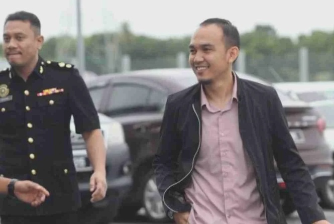 Image from: Anak Bekas MB Perlis Bebas Tuduhan Tuntutan Palsu Lebih RM19,000