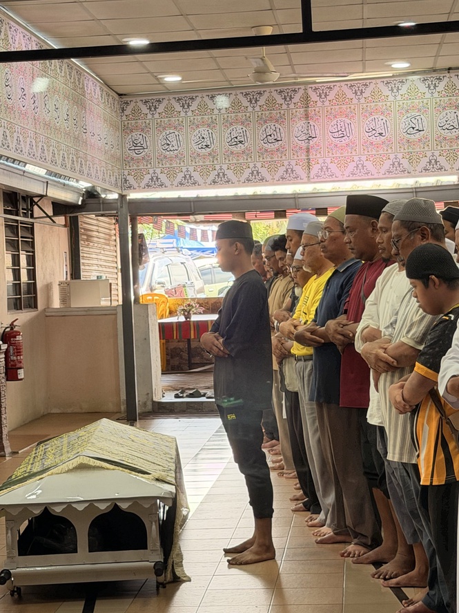 Image from: Tunang Imamkan Jenazah Dinie Hanis, Impian Naik Pelamin Bersama Tak Tercapai