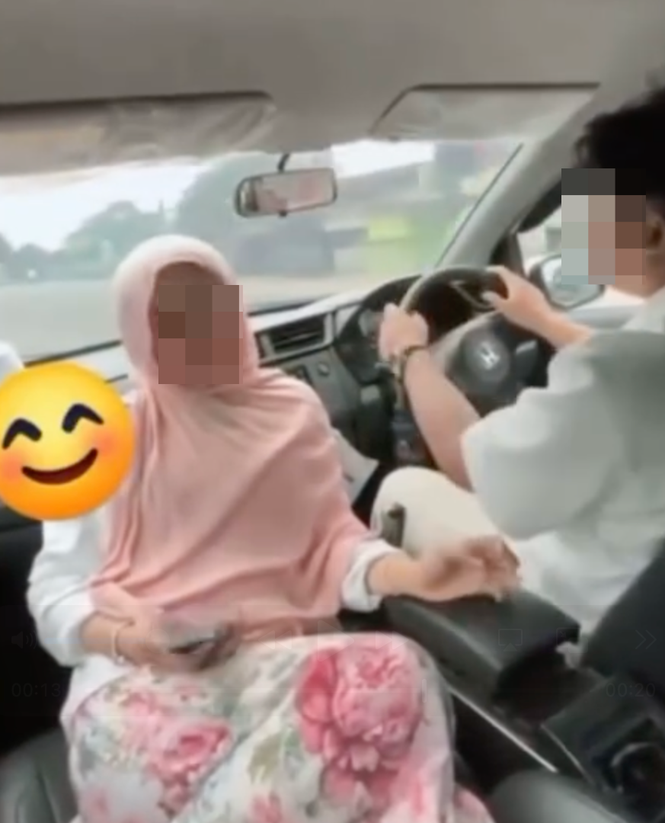 Image from: Tular Aksi Manja Melampau Dalam Kereta, JPJ Bakal Keluarkan Saman