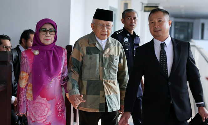 Rais Yatim di mahkamah