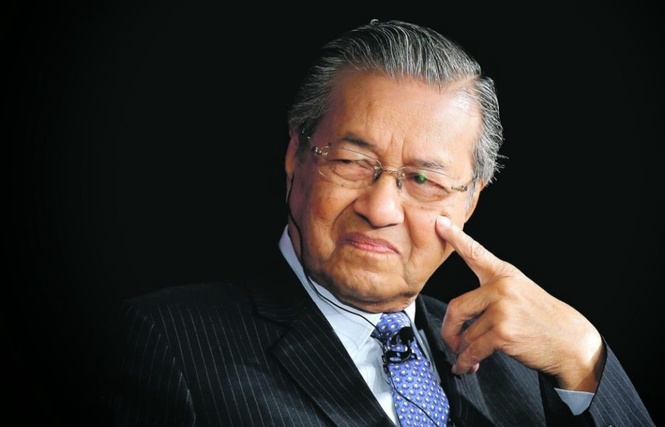 Image from: Tun M Finally Spoke Out Against Najib, the Convict Being Invited to Palace Functions.