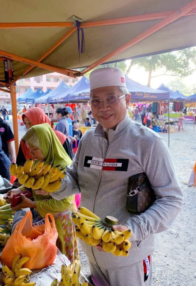 Image from: Annuar Musa, Jihad Against Inflation Chairman and Bapa Fesyen Malaysia Are “Kiasu” Malay Politicians.