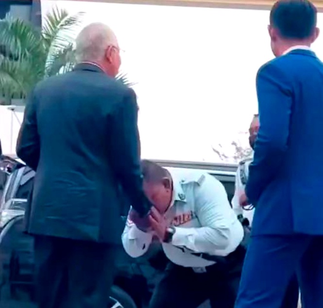 Image from: I Wanna Kiss Your Hand, I Wanna Kiss Your Hand, Oh, Najib My Don, My Benefactor!