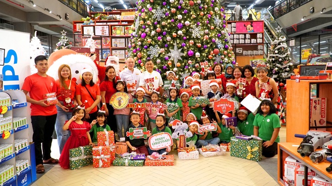 Image from: Yayasan MR. D.I.Y. bawa keriangan Krismas kepada kanak-kanak Pusat Pembelajaran Pelarian Myanmar