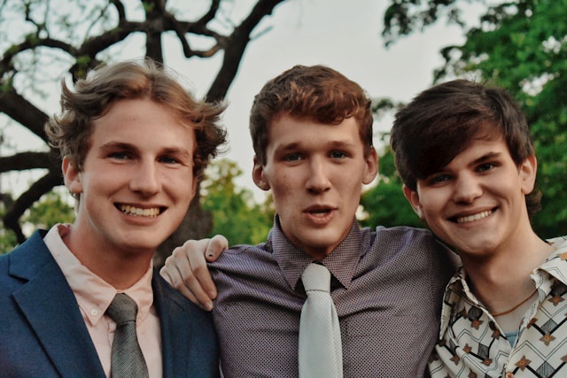 Image from: 18 Stupid Things Men Do In Public