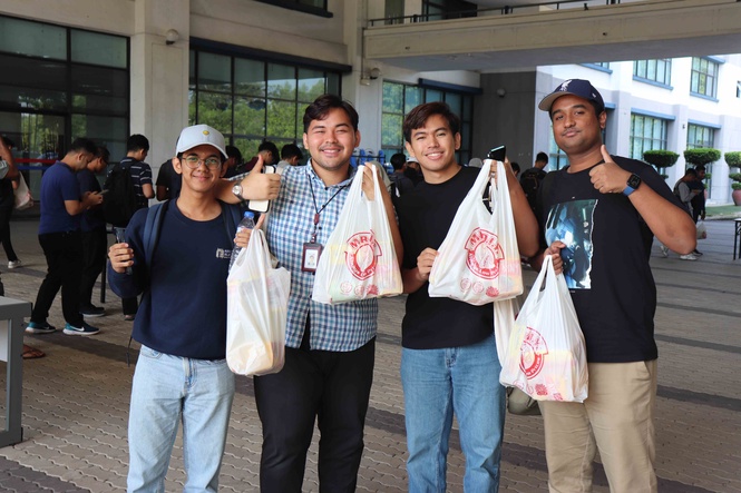 Image from: Yayasan MR D.I.Y. sumbangkan bantuan makanan kepada 2,000 pelajar universiti