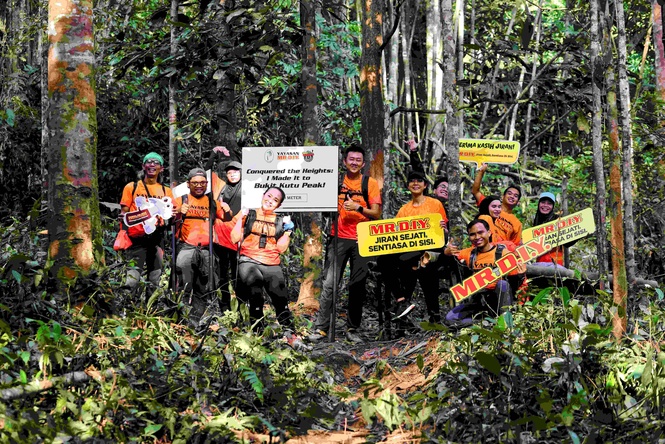 Image from: Yayasan MR D.I.Y menjadikan pendakian di Bukit Kutu lebih selamat dan selesa