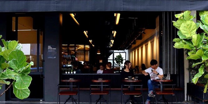 Image from: Break in at VCR Bangsar drove our breakfast club to Yeast the French Bistronomy for Eggs Florentine
