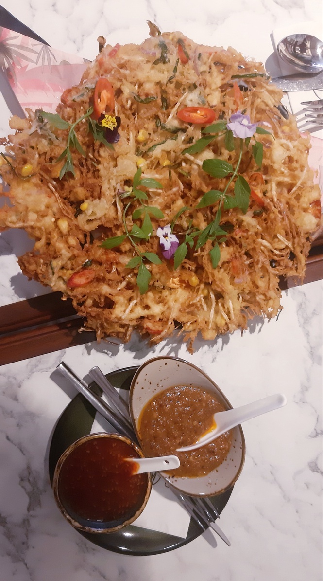 Image from: A Humongous Cucur Udang or Prawn Fritters at De Wan by Chef Wan Restaurant, BSC #TheGoodStuff