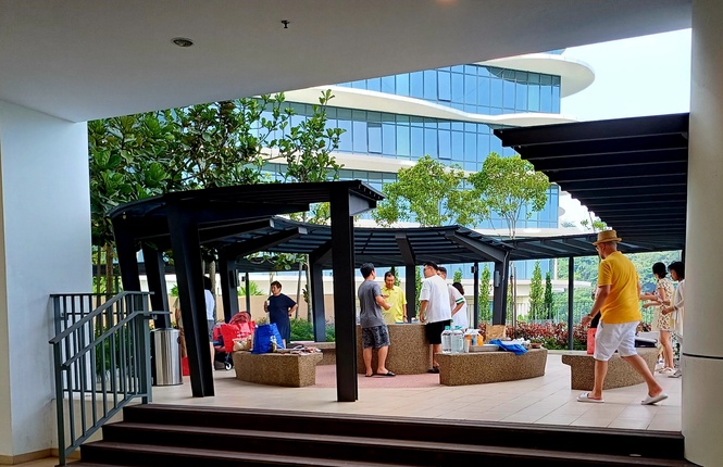 Image from: View of a barbecue party from the vantage point of my seventh-floor apartment #TheGoodStuff