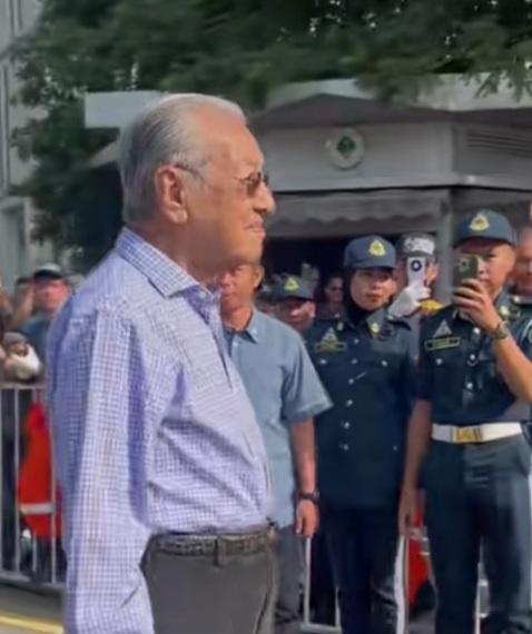 Image from: A Tale of Forgotten Leaders: Why Former PM Were Missing from National Day Festivities