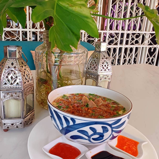Image from: Review: Bakso Goyang Lidah at Bungalow 18 – A Culinary Experience That Will Sway Your Senses