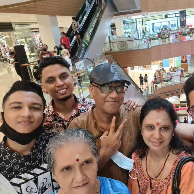 Image from: Family is the best medicine when facing adversity #Family