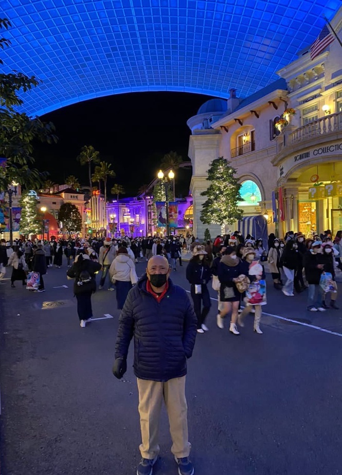 Image from: Customers benefited from the direct business competition between Tokyo Disneyland and Universal Studios Japan