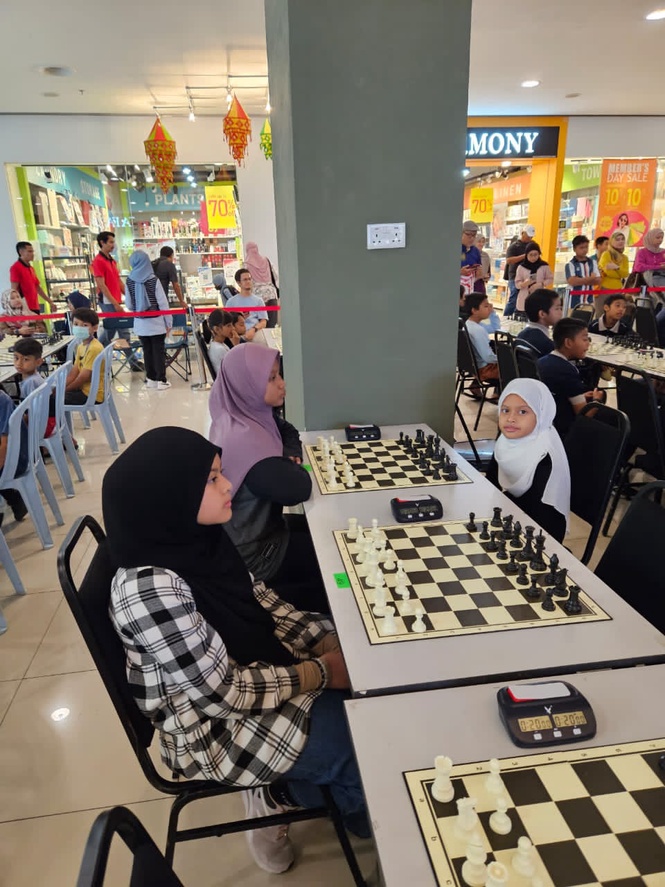 Image from: Kejohanan Catur Anak Malaysia di ruang utama pusat membeli-belah D'Pulze Cyberjaya sempena cuti Deepavali #CutiCutiLocal