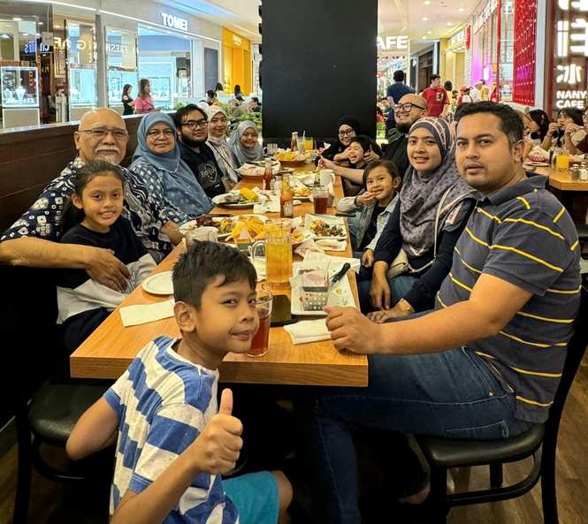 Image from: Family time to reflect on the sacrifices made by the past leaders in achieving our precious Merdeka Day