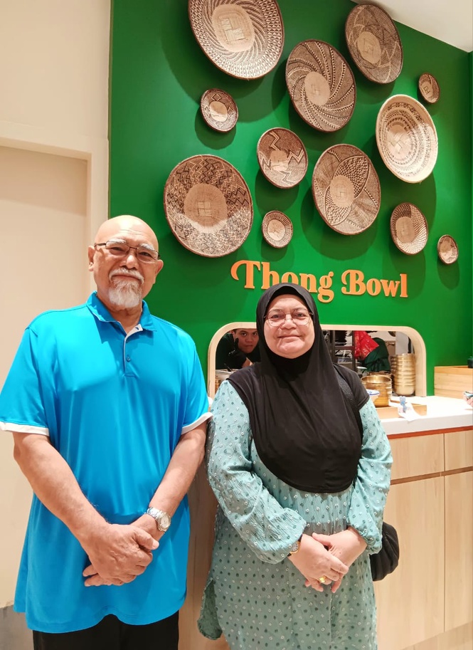 Image from: Thong Bowl at IOI City Mall Putrajaya specialising in biggest Thai beef boat noodle is Malaysia Book of Records Holder