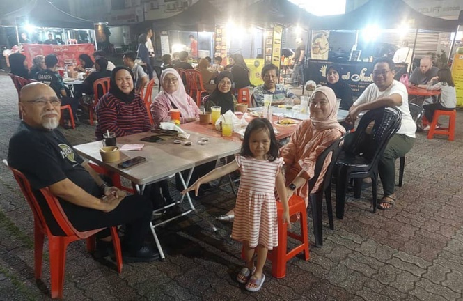 Image from: The popular hawkers' stalls at Boom City SS 17 Subang Jaya reflect entrepreneurial spirit of Malaysia's micro business