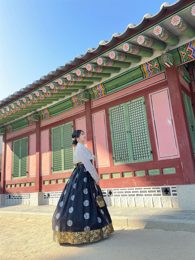 Image from: Hanbok Rental for Only RM15? Enjoy Free Accessories and Complimentary Entrance to Gyeongbokgung Palace! #JomTravel