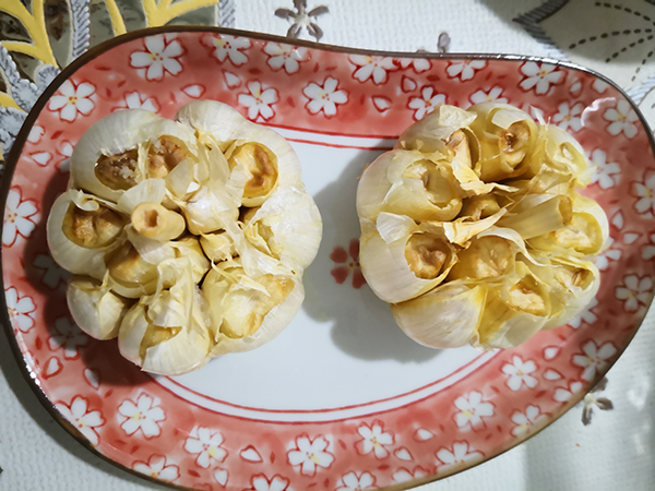 Image from: Healthy Roasted Garlic Recipe, Fast Simple Airfryer Method #TheGoodStuff