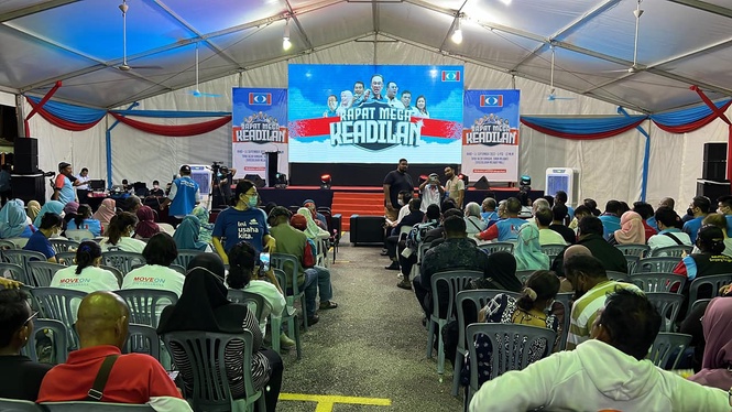 Image from: A big tent was seen at Taman Melawati