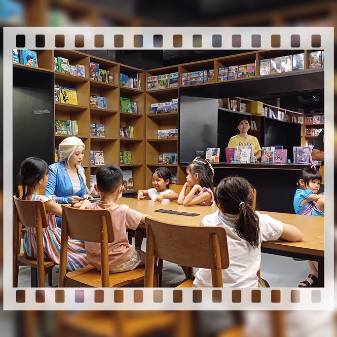 Image from: Enchanted Memories: A Frozen Adventure with Elsa at BookXcess, Sunsuria Forum #Family