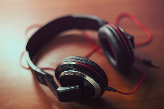 Image from: Do headphones increase your risk of hearing loss?