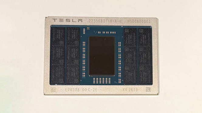 Image from: Reka Bentuk Fizikal Cip Tesla AI5 Diperlihatkan