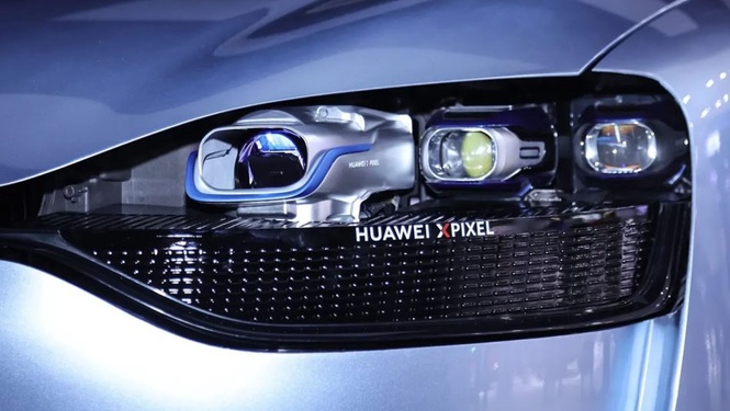 Image from: Lampu Kereta Huawei XPixel Mempunyai Projektor Terbina