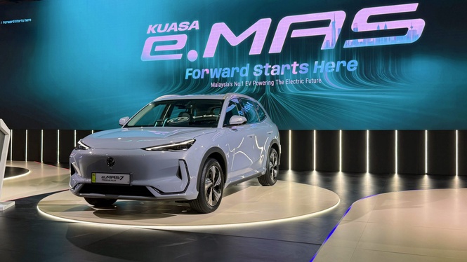 Proton eMAS 7 Premium Plus Diperkenalkan – RM 125K, Bateri Lebih Besar 450KM WLTP